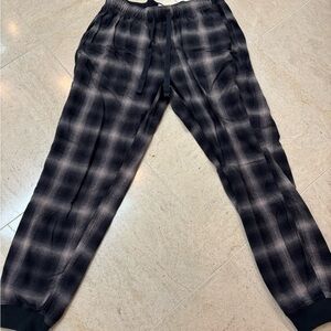 Abercrombie & Fitch “Soft A&F Sleep” Joggers – Black/Grey Plaid (Size M)